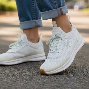 Columbia Women's Cream Athletic Shoes